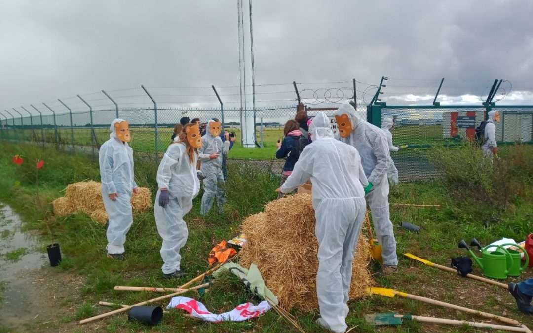 ‘Trees not private jets’: activists take over Le Bourget airport against ‘climate criminals’