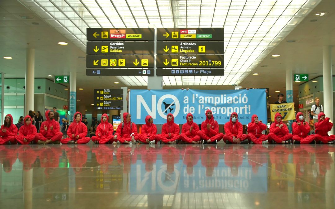 Red line at Barcelona airport to protest its expansion
