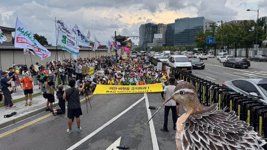 Action on the international day for the ban of night flights in South Korea.