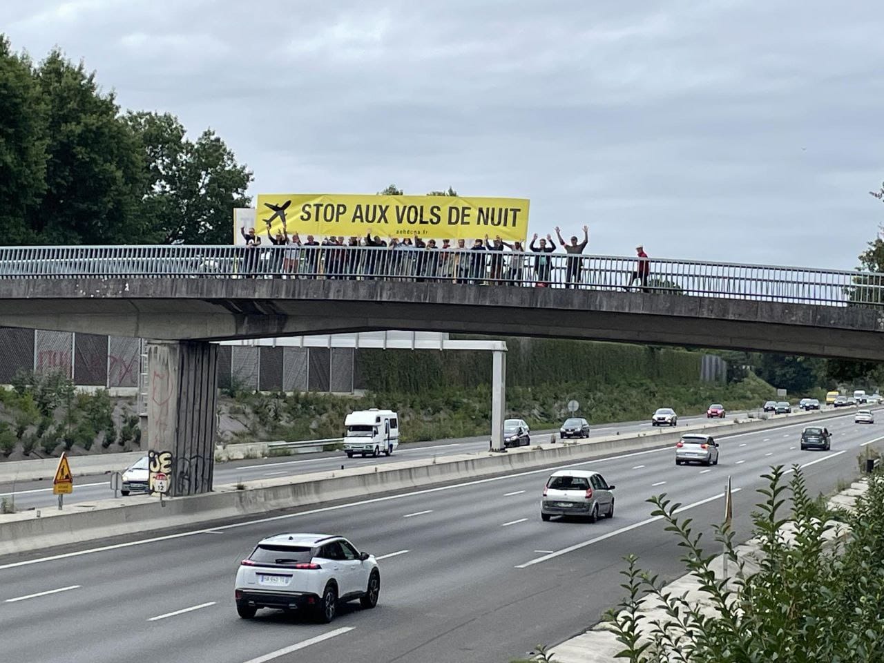 Ban Night Flights France Action on the international day for the ban of night flights in Bordeaux.